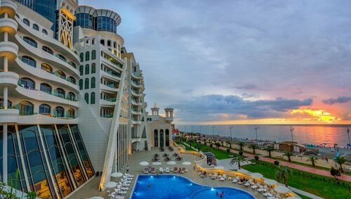 Внешний вид отеля The Grand Gloria Hotel в Батуми, фото 1