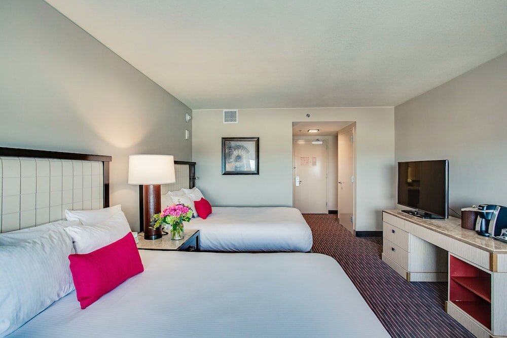 Фото Overton Hotel and Conference Center