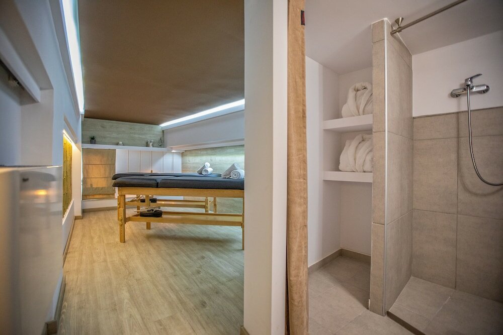 Фото Mouikis Hotel