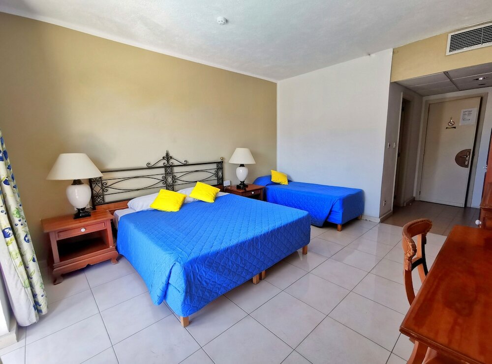 Фото Topaz Hotel