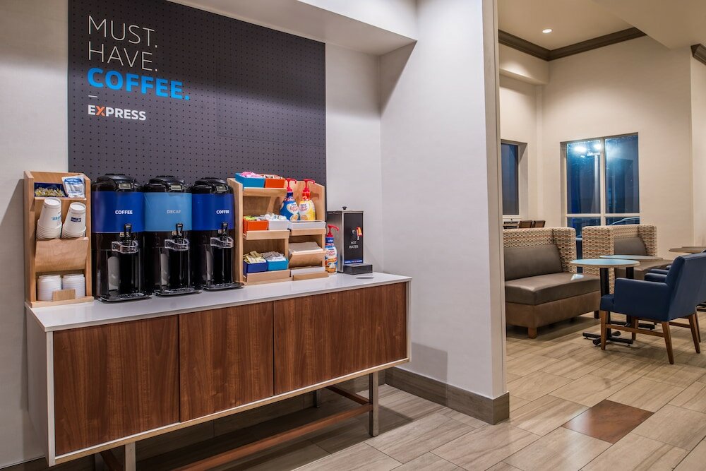 Фото Holiday Inn Express Mystic, an Ihg Hotel