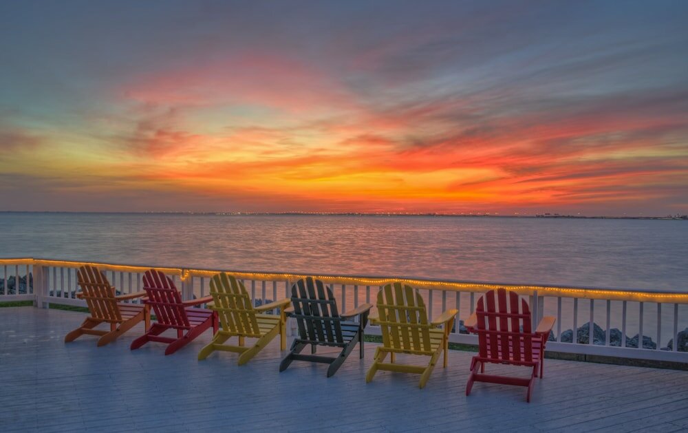 Фото Sailport Waterfront Suites