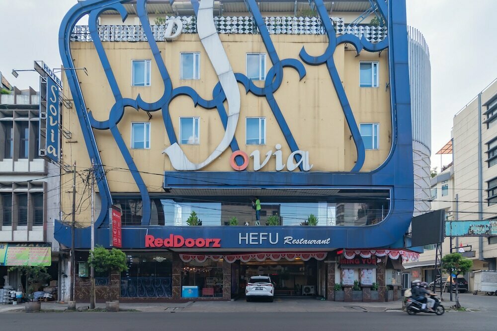 Hotel RedDoorz Premium near Bandung Station, Bandung, photo