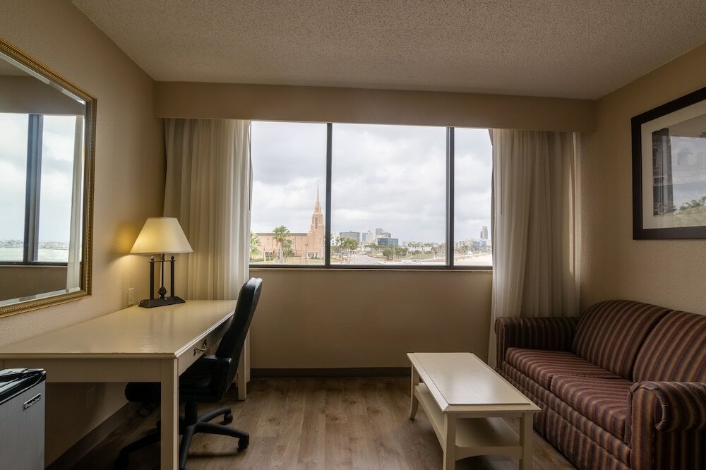 Фото Emerald Beach Hotel