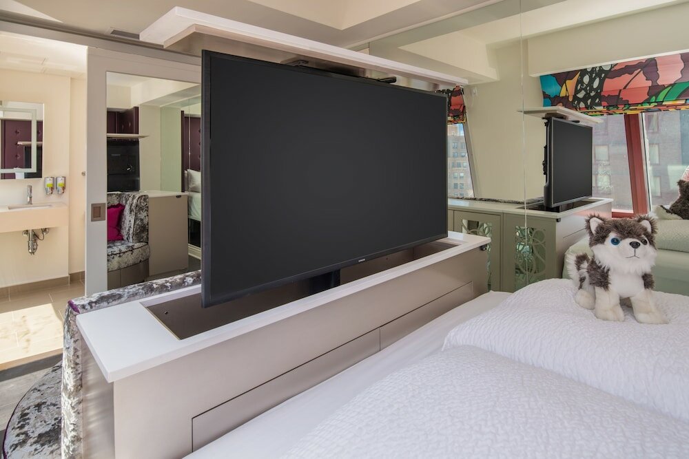 Фото Staypineapple, An Artful Hotel