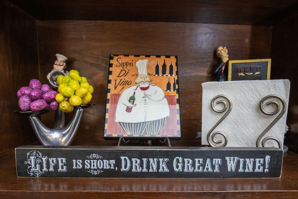 Фото Vendange Carmel Inn & Suites