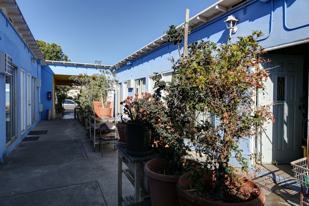 Фото Pavilions Motel