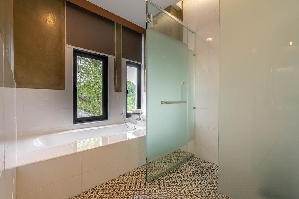 Фото Treasures Hotel and Suites