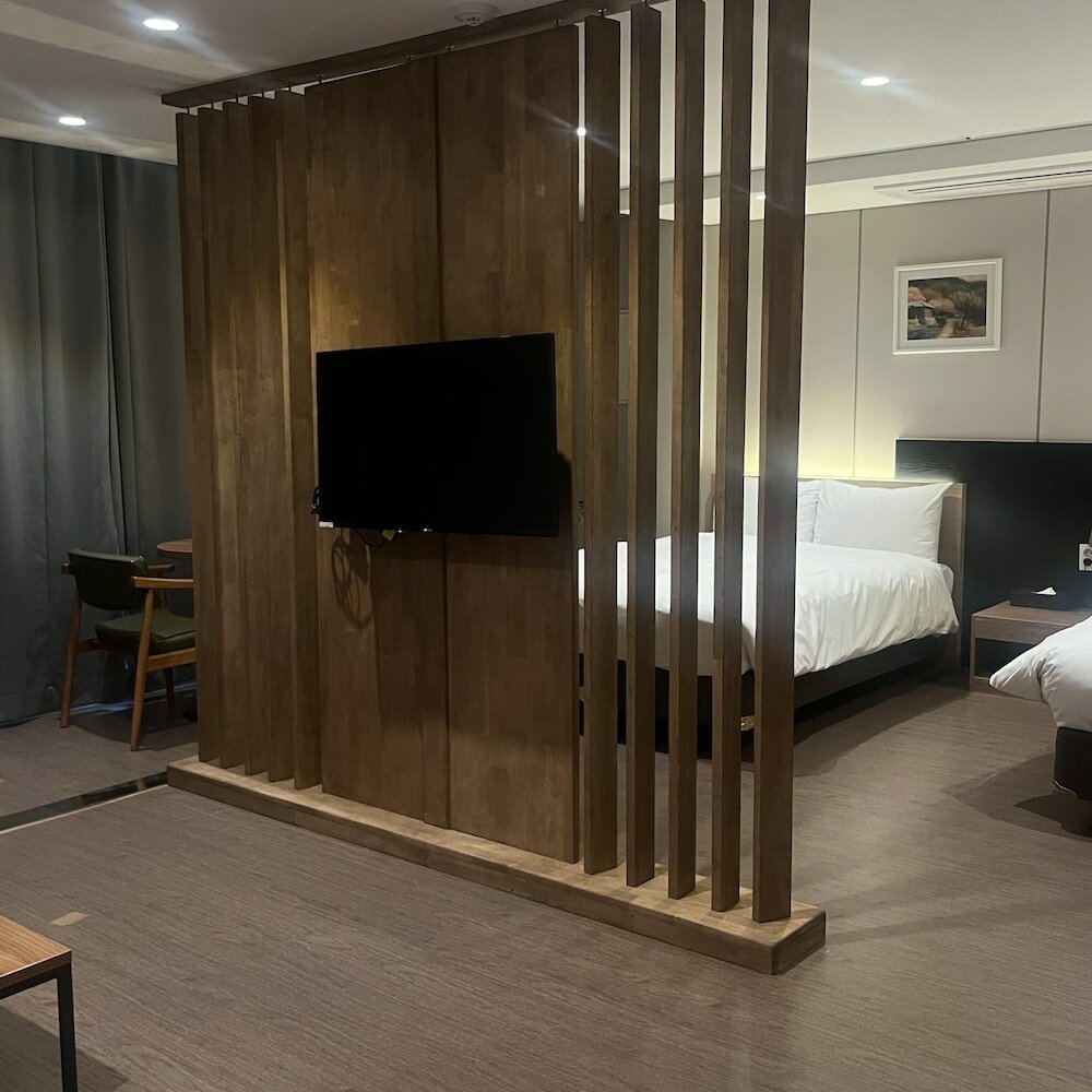 Фото First Stay Hotel