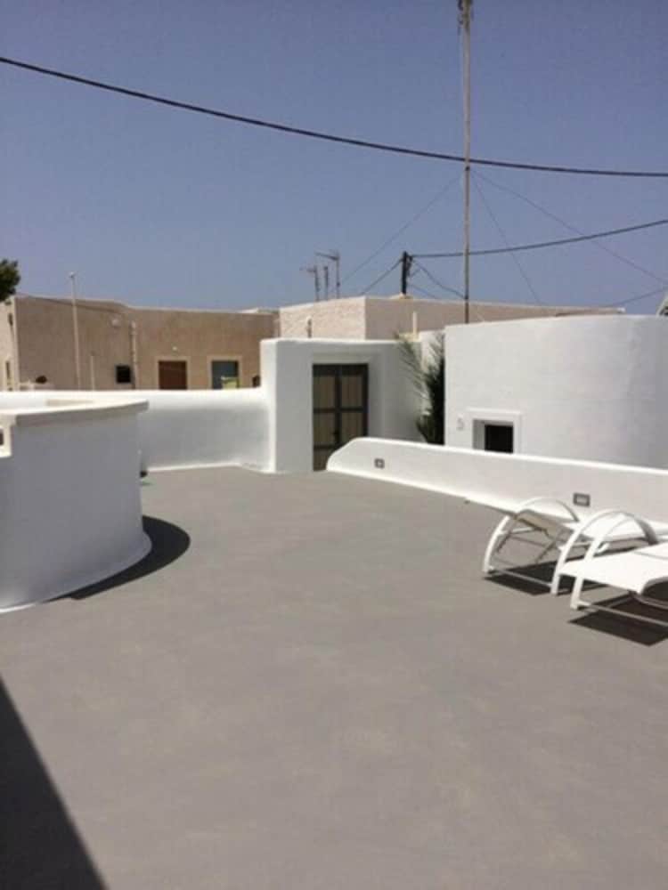 Фото Ayoba Santorini