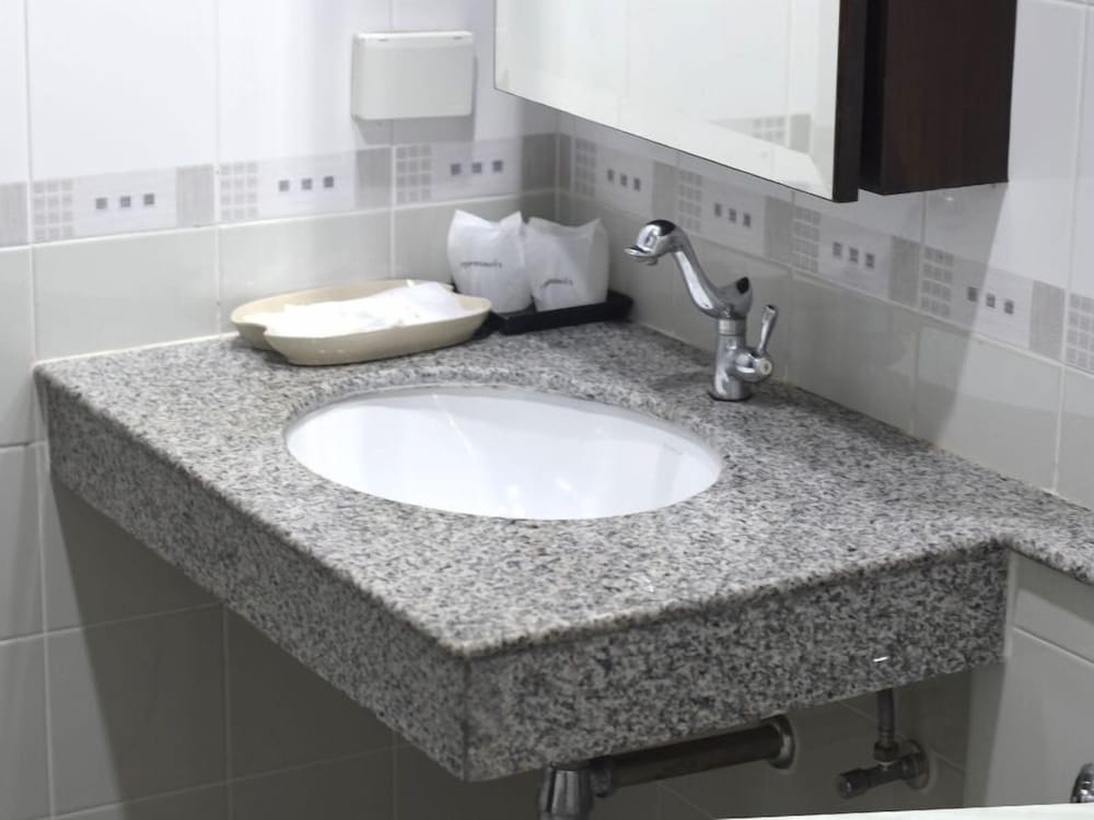 Фото Zip Lounge & Apartments