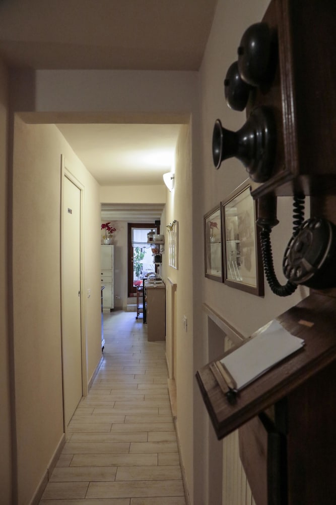 Фото Le Finestre Sul Borgo Rooms