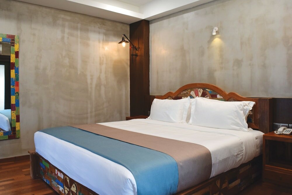 Фото Treasures Hotel and Suites