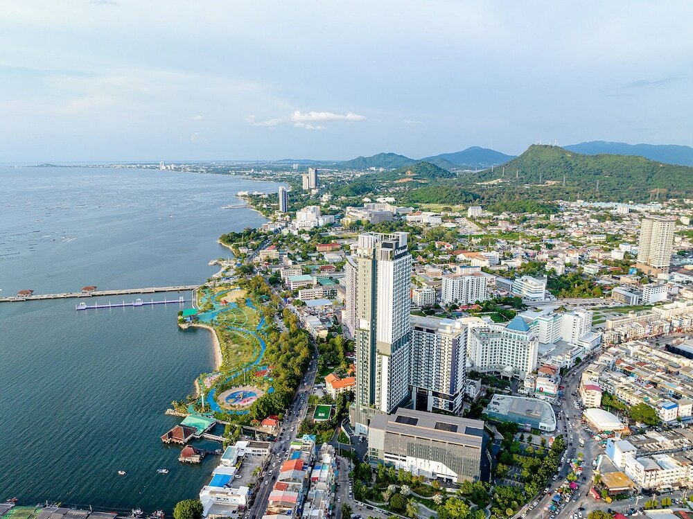 Фото Oakwood Hotel and Residence Sri Racha