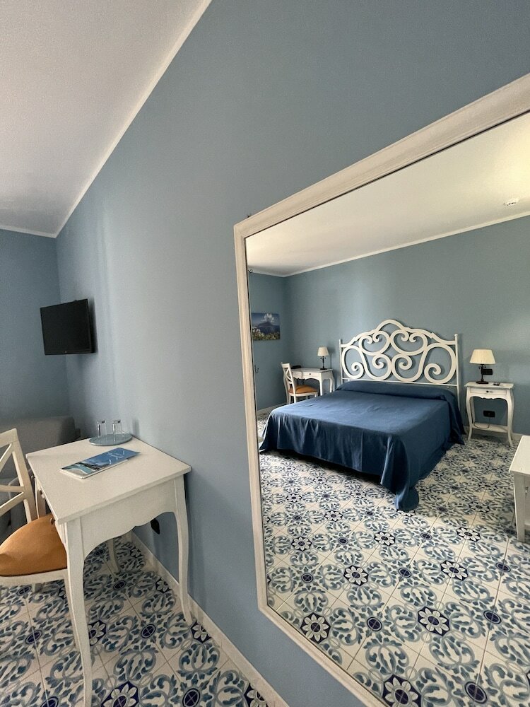 Фото Hotel Bougainville