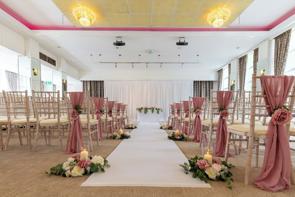 Фото Alma Lodge Hotel