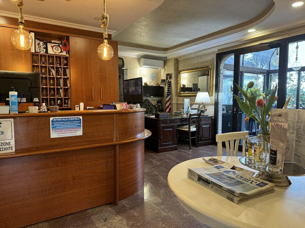 Фото Euro House Inn Airport Hotel & Residence