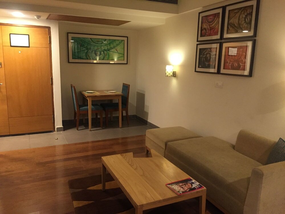 Фото Lemon Tree Hotel, Dehradun