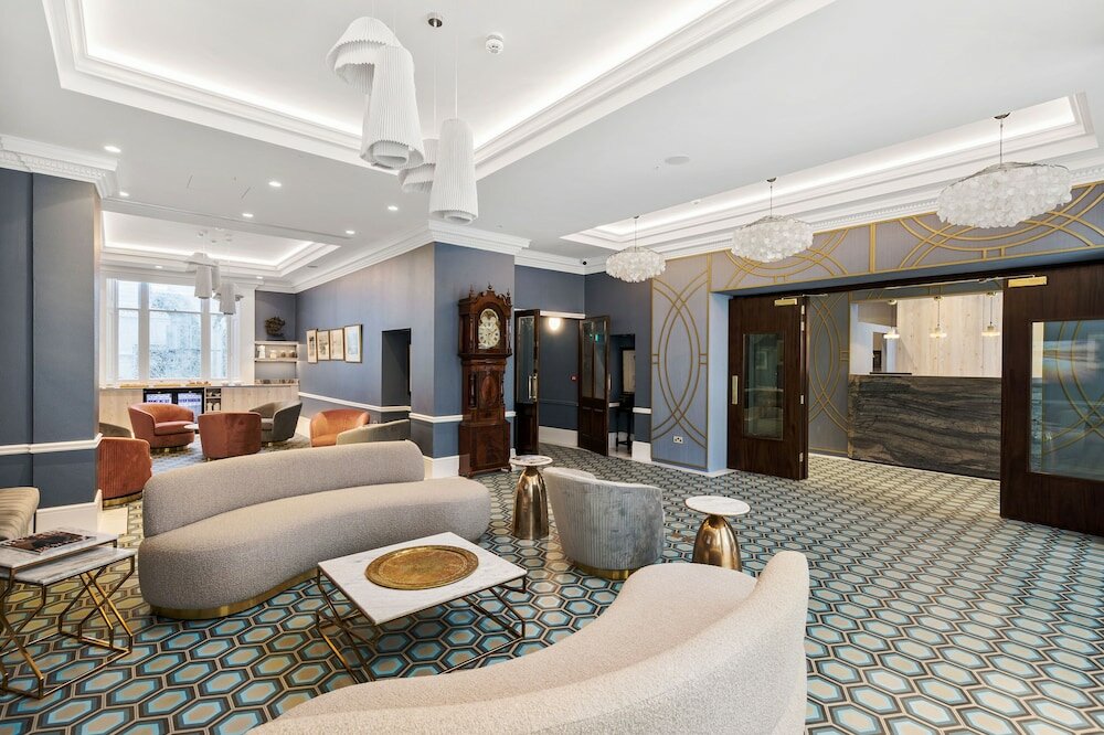 Фото Commodore Hotel