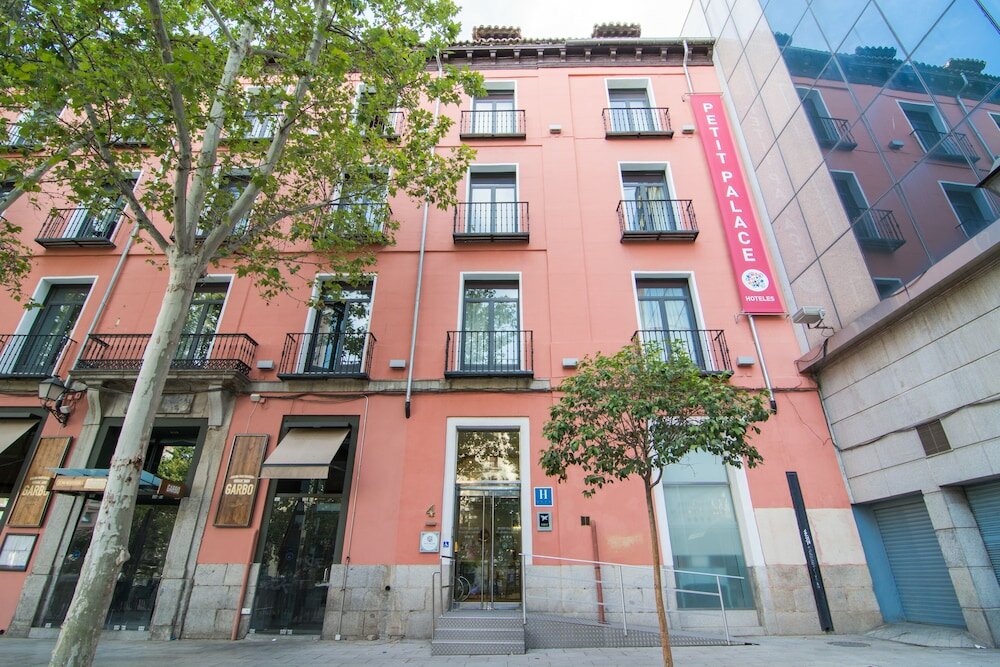 Фото Petit Palace Plaza del Carmen