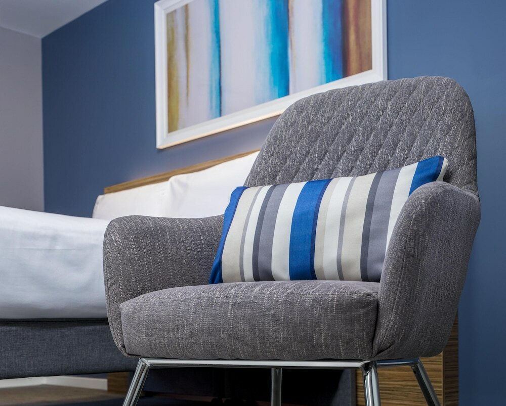 Фото Travelodge London Central City Road Hotel