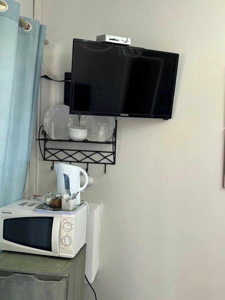 Фото Angels Haven Guesthouse