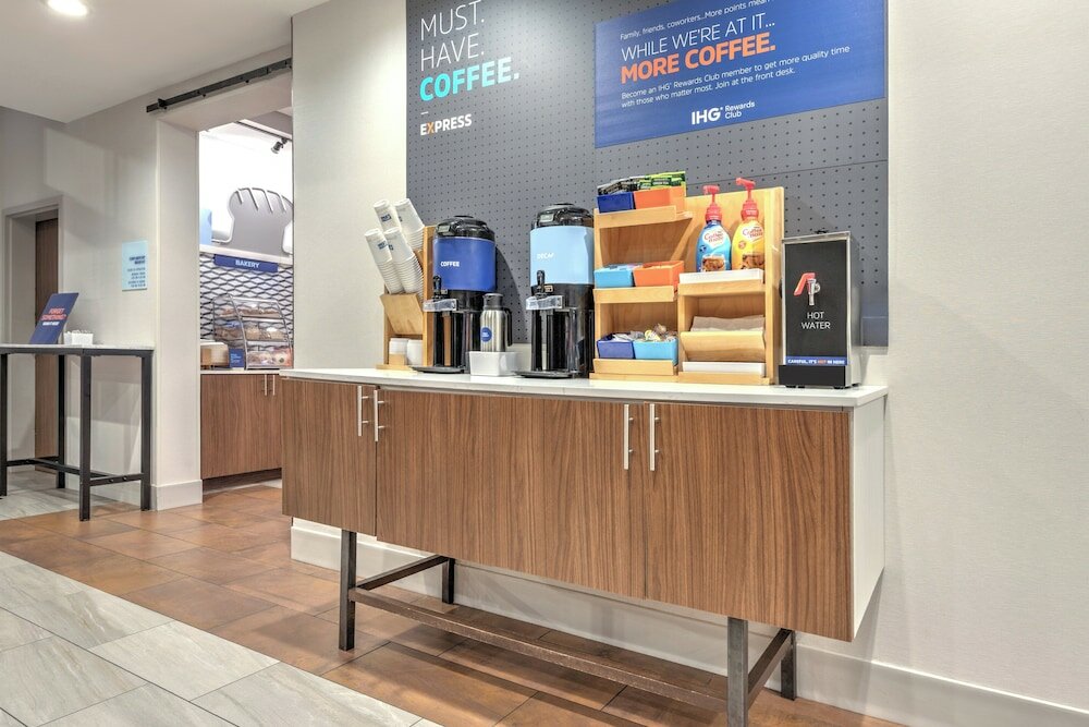 Фото Holiday Inn Express & Suites Moore, an Ihg Hotel