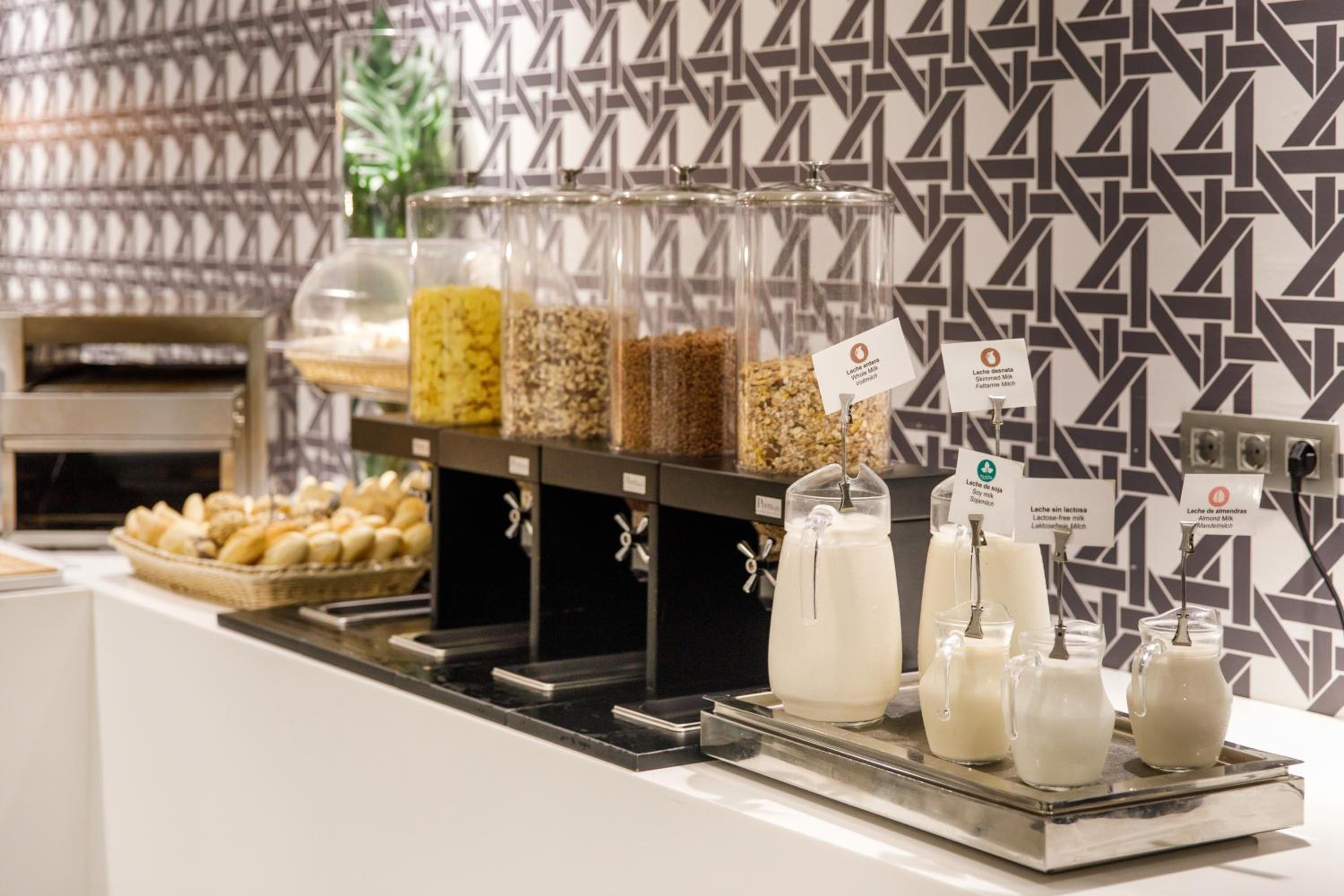 Фото Santa Monica Suites Hotel