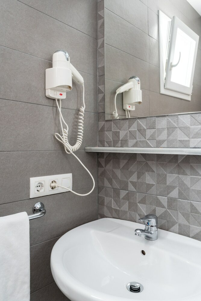 Фото Cool Sevilla Hotel