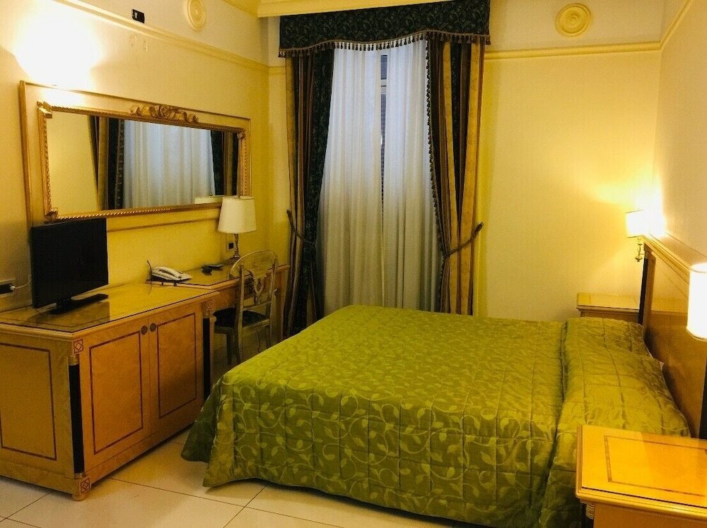 Фото Champagne Palace Hotel