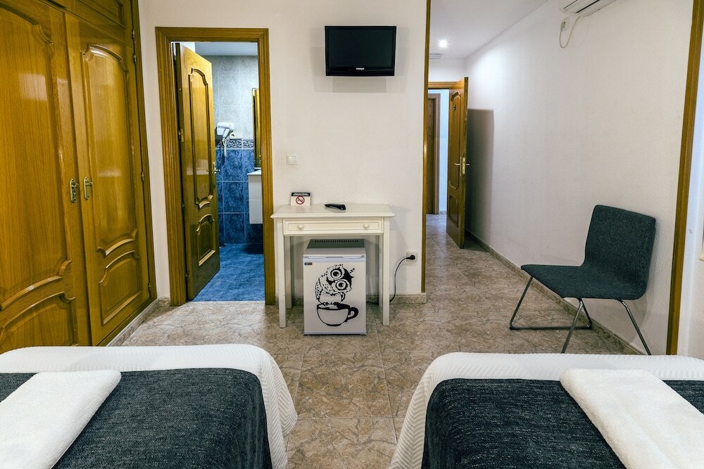 Фото Hostal Gran Vía