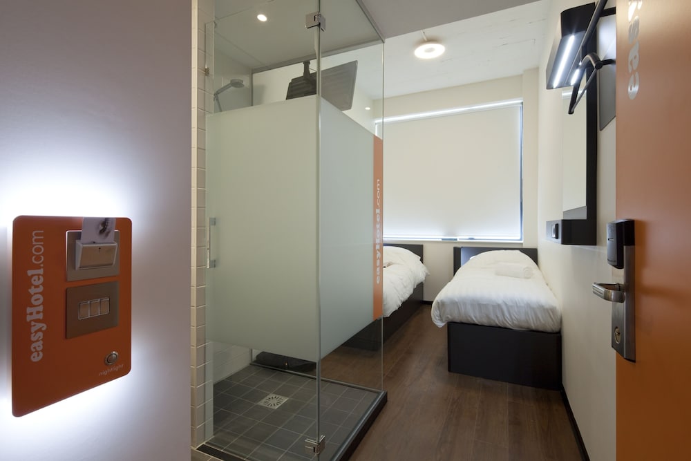 Фото EasyHotel Amsterdam City Centre South