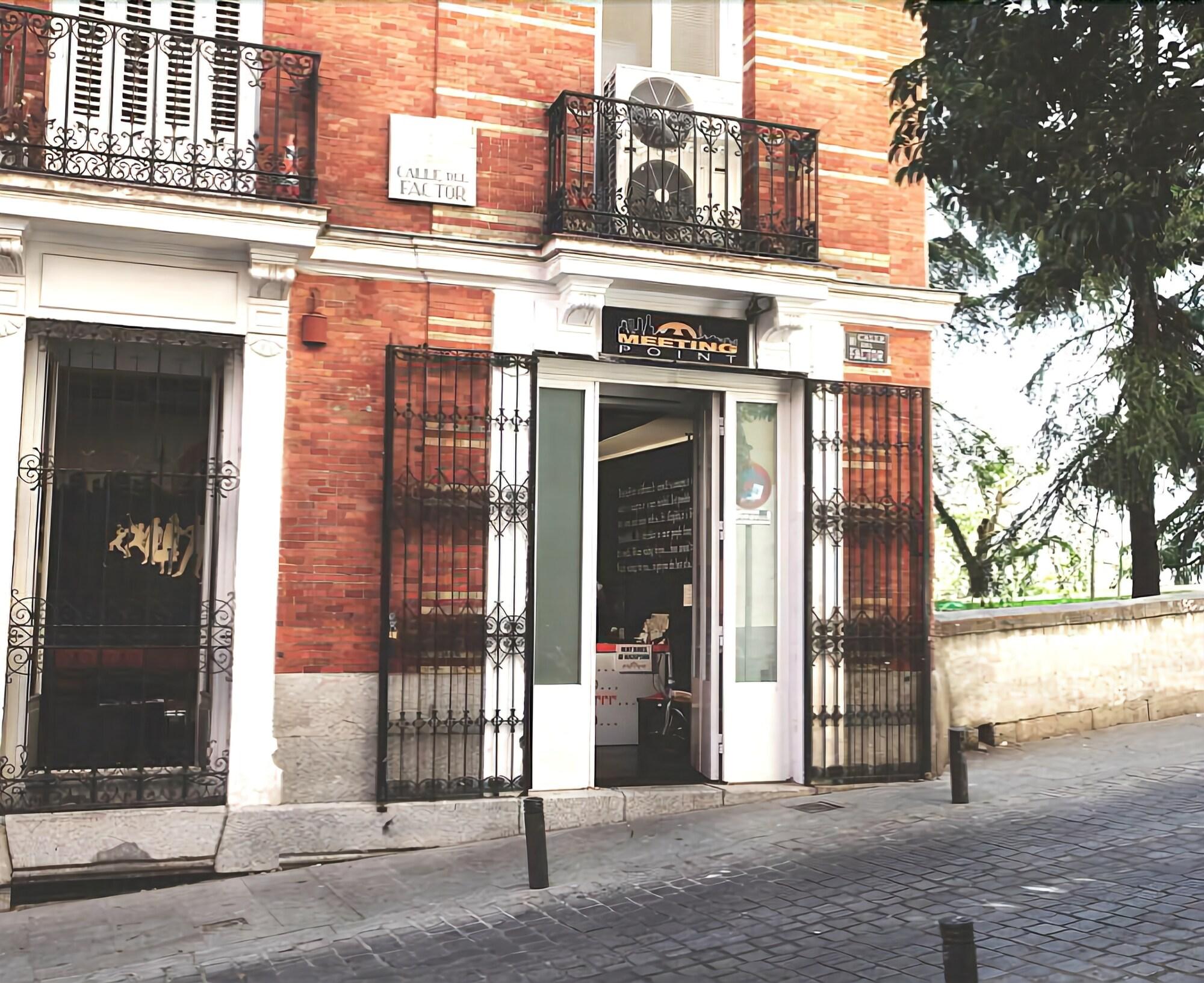 Фото Hostels MeetingPoint