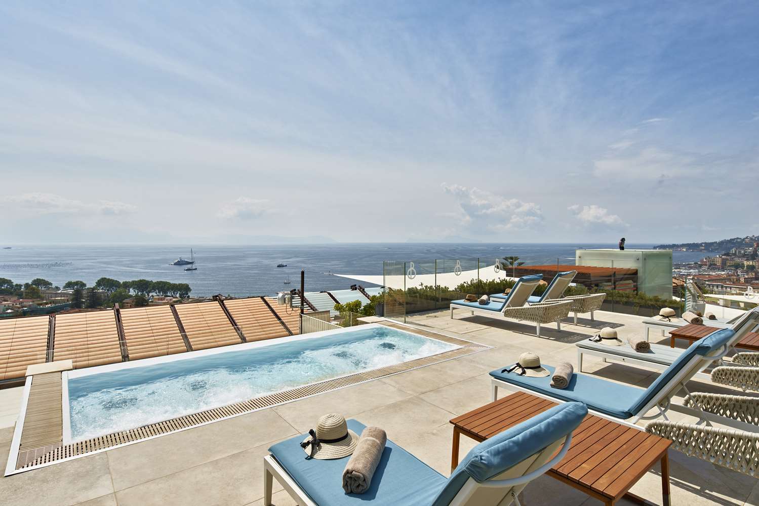Фото The Britannique Hotel Naples, Curio Collection by Hilton