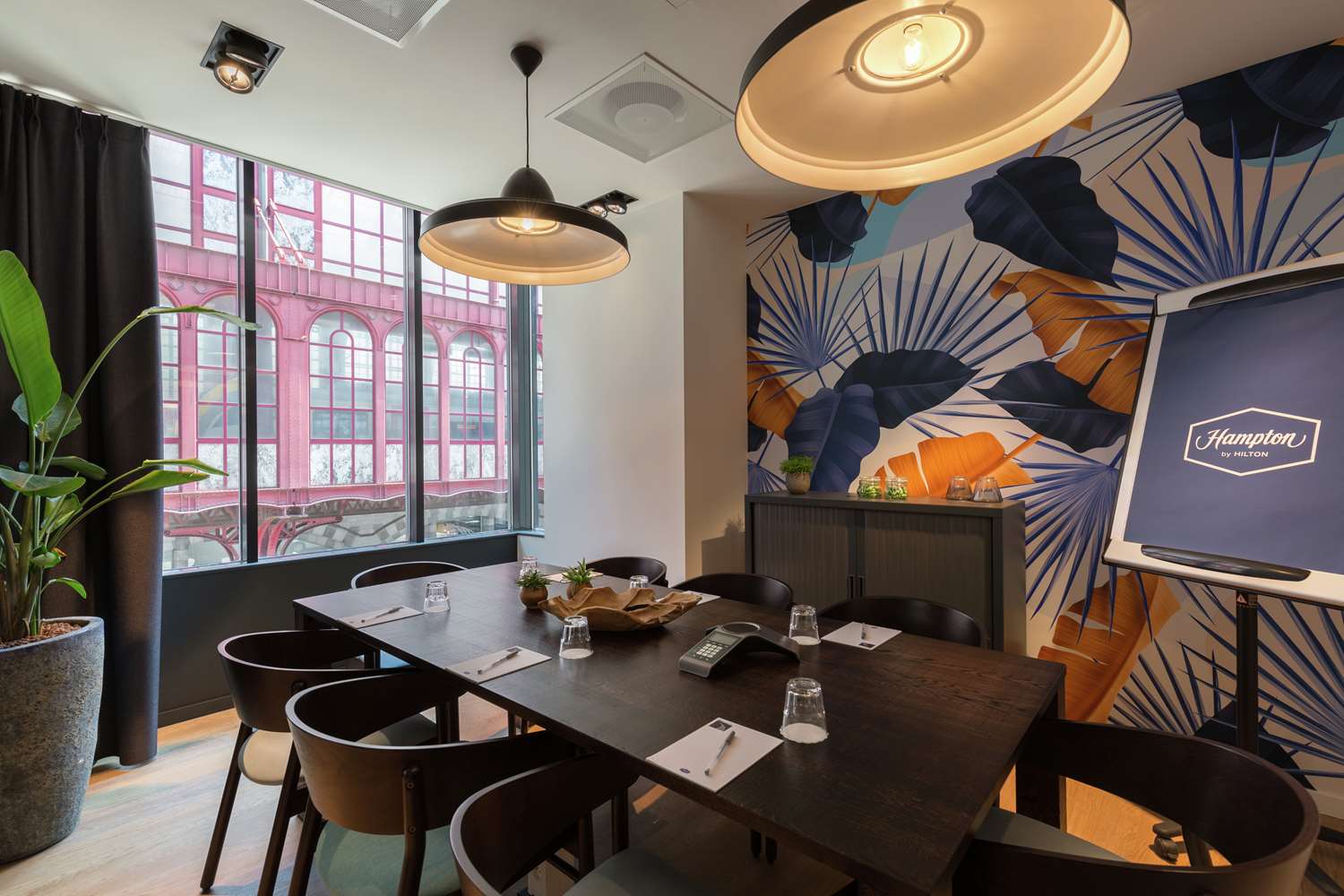 Фото Hampton by Hilton Antwerp Central Station