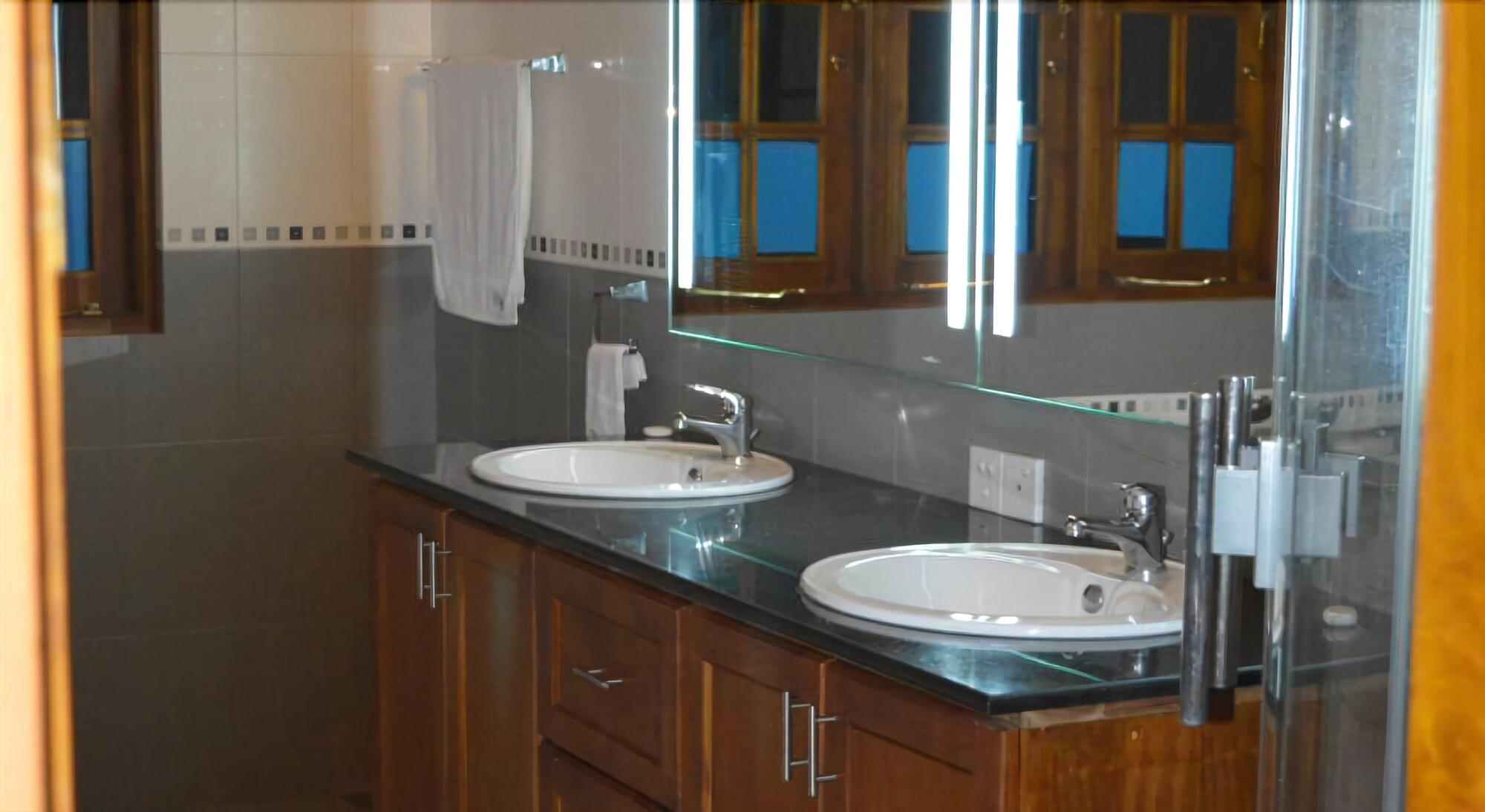 Фото Elegante The Villa