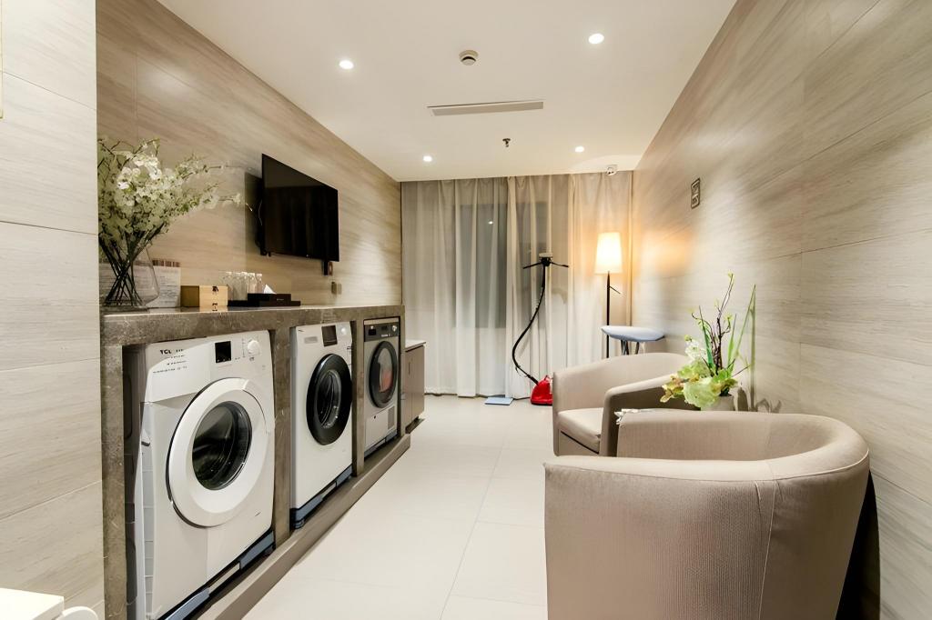 Фото Homeinn Plus Hotel Shanghai Bund Jinling East Road