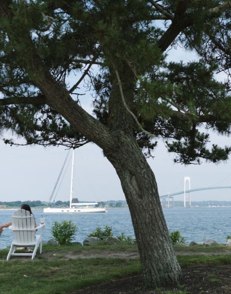 Фото Newport Harbor Island Resort