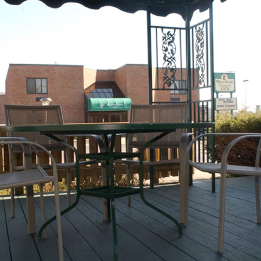 Фото Meadow Court Inn