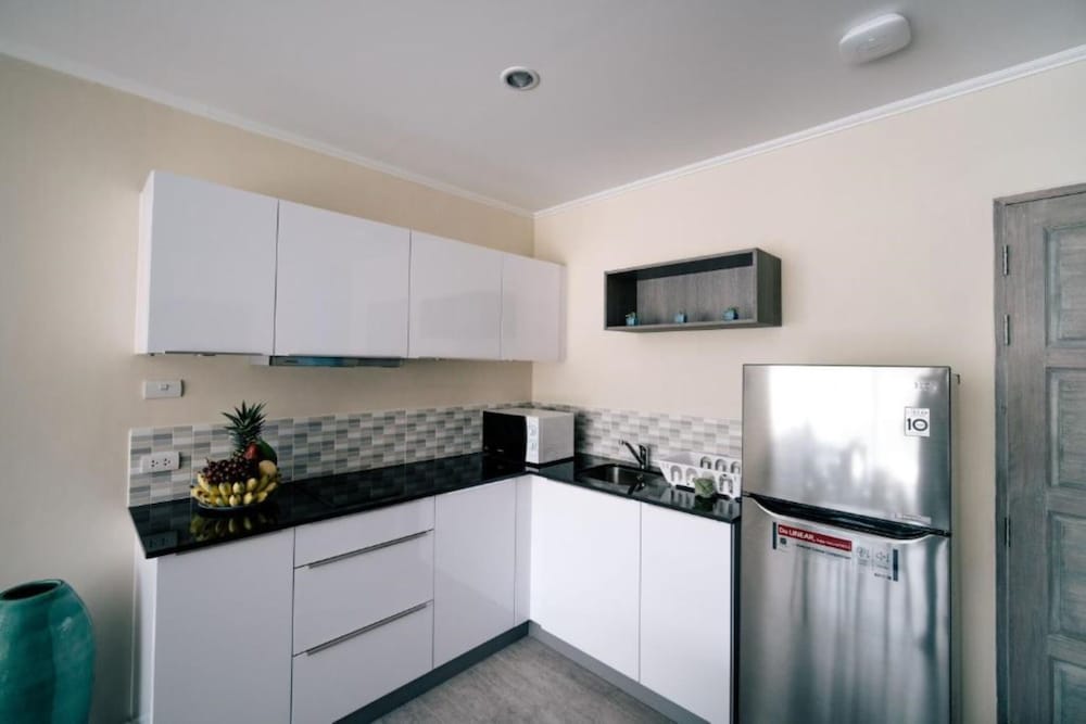 Фото Surf & Sand Resort