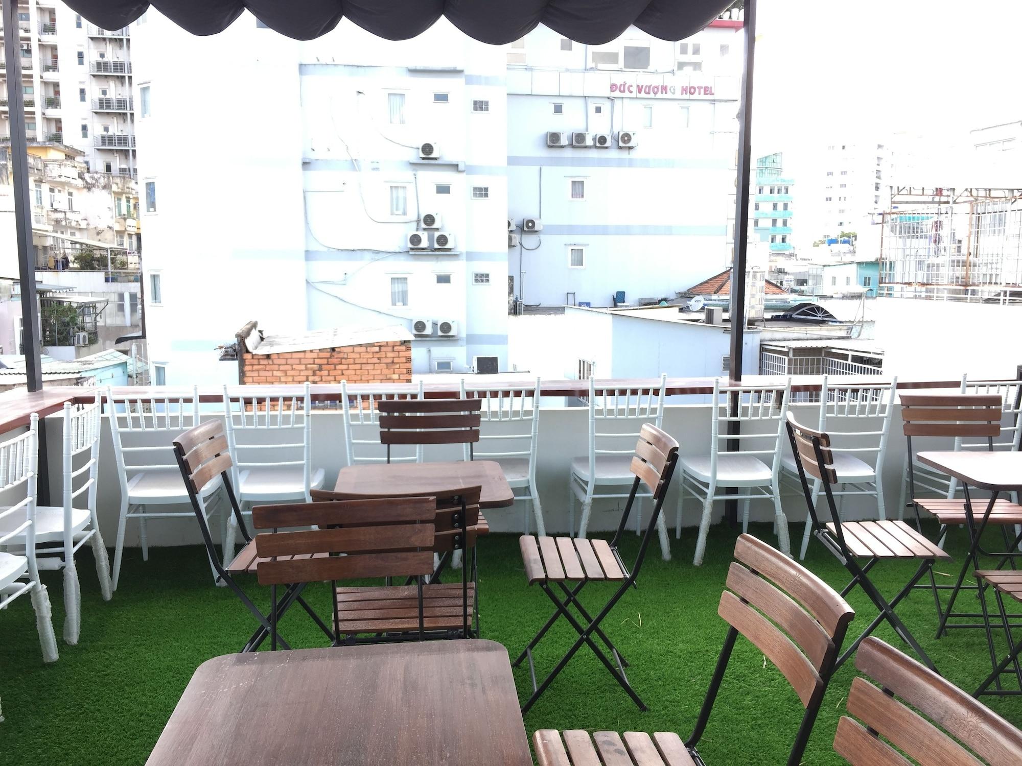 Фото отеля 2