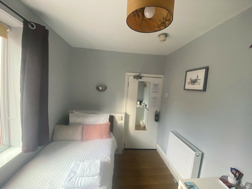 Фото Grosvenor Place Guest House