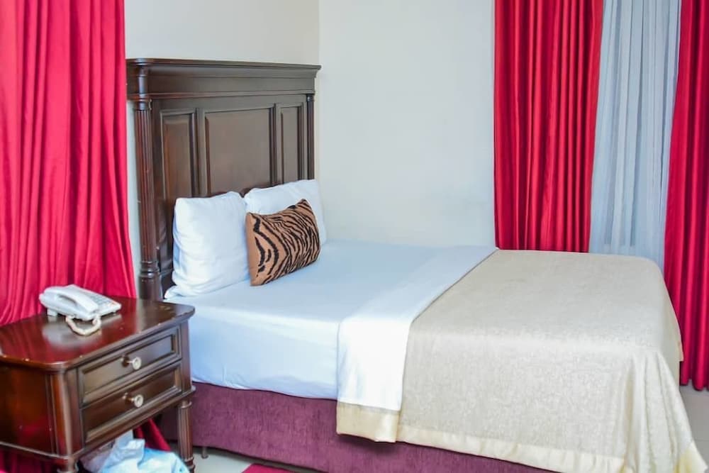 Фото Emperor's PLace Luxury Room