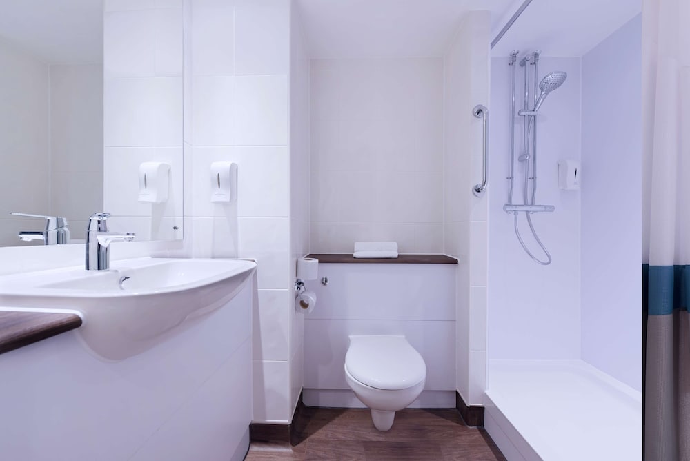 Фото Travelodge Edinburgh Central