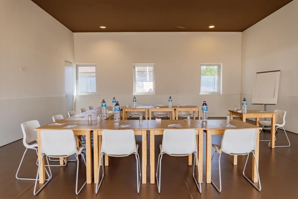 Фото Basic Braga by Axis