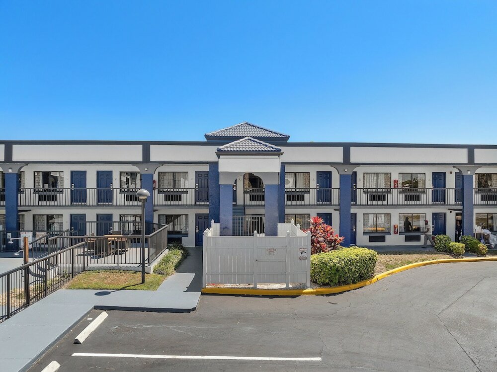 Фото Best Western Orlando East Inn & Suites