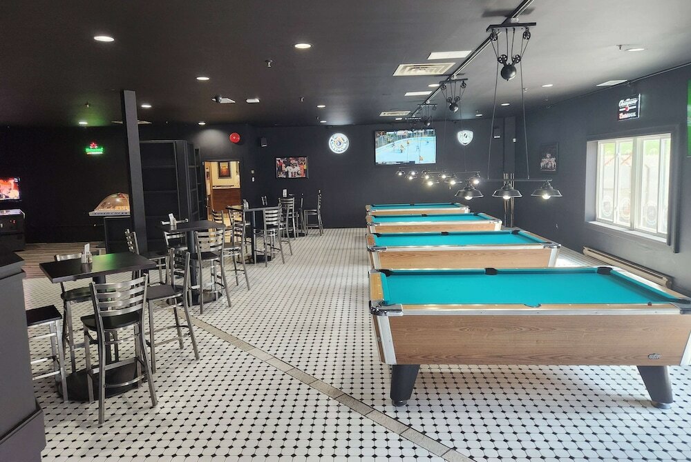 Фото Days Inn & Conference Centre by Wyndham Renfrew