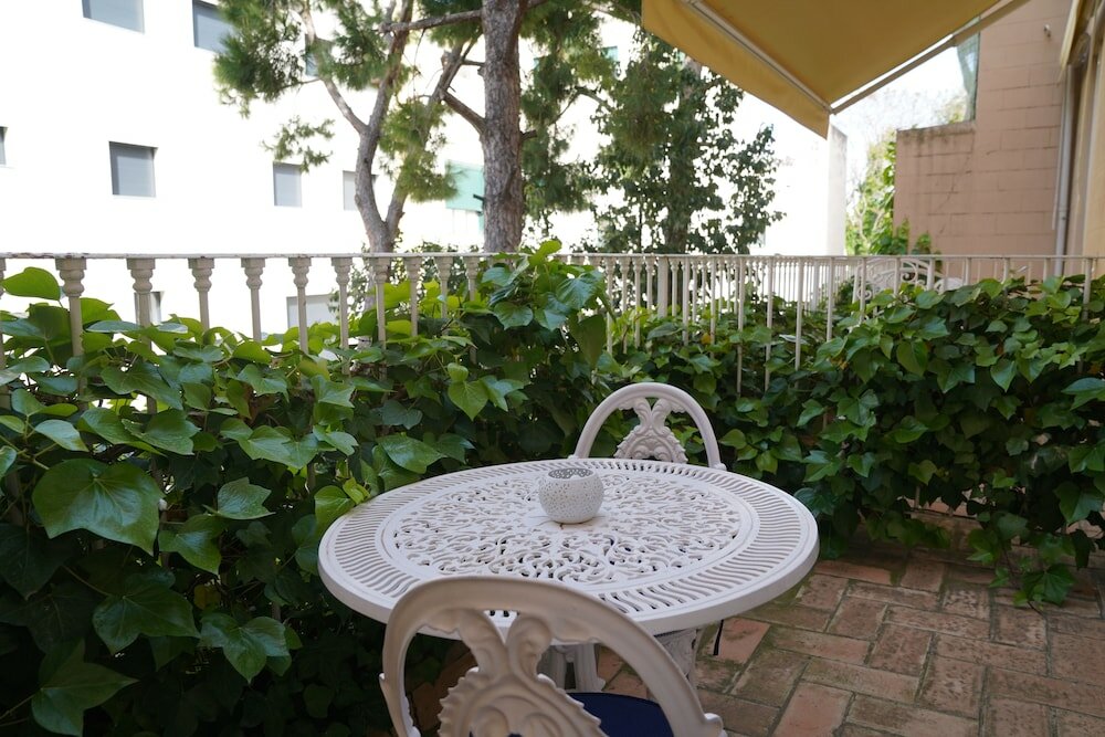 Фото Hotel Medium Renaixença