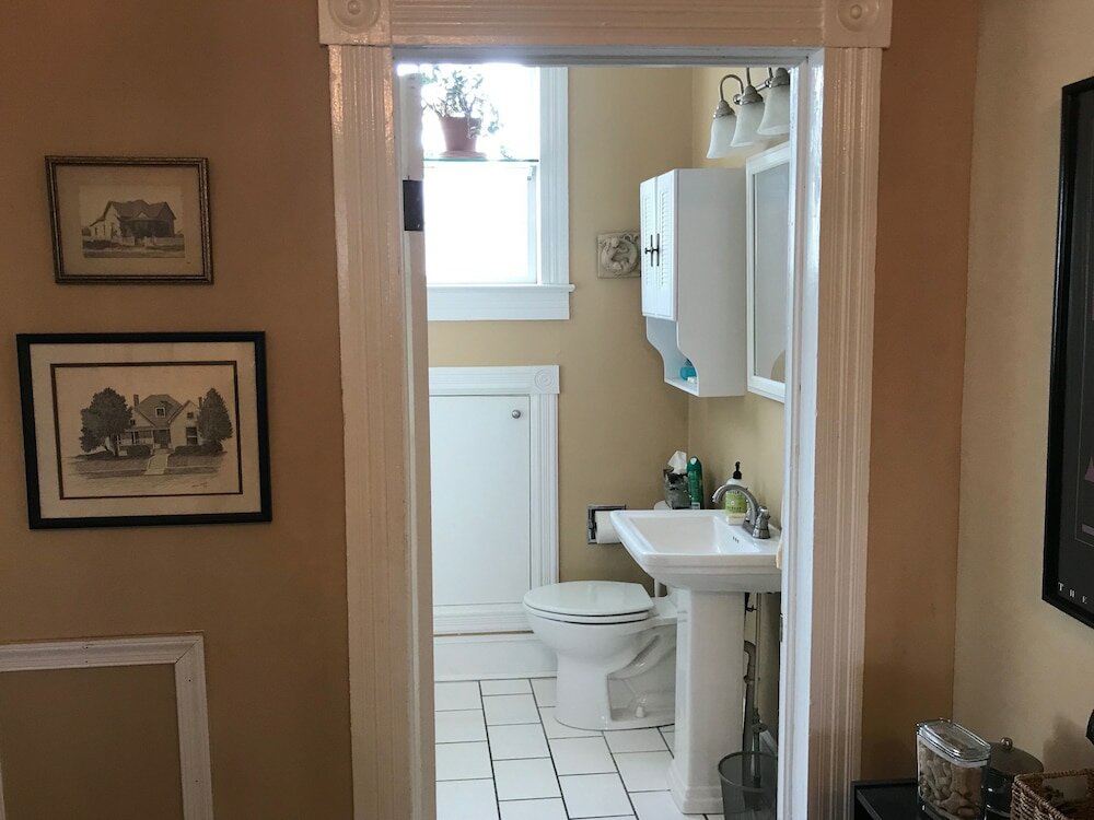 Фото Charles Bass House Bed & Breakfast