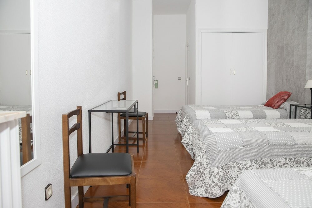 Фото Hostal Tokio